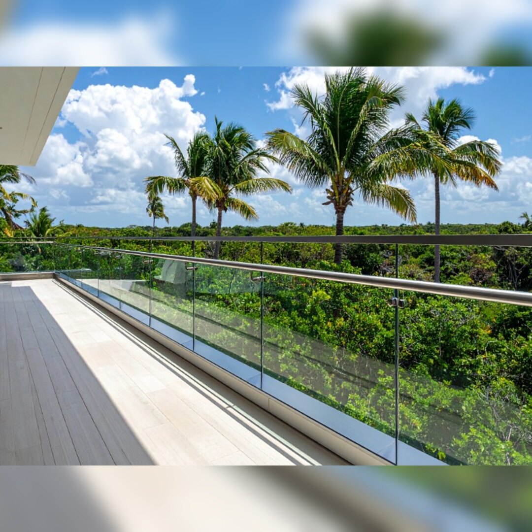 barandal exterior de cristal en Cancún: barandal exterior